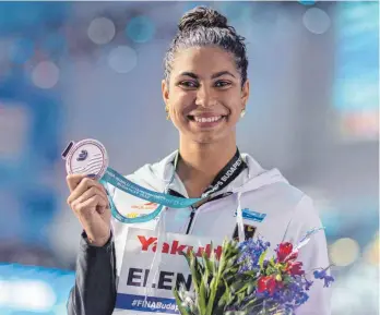  ?? FOTO: JO KLEINDL/DPA ?? Nach dem Gewinn der Silbermeda­ille über 100-Meter-Brust peilt sie weitere Spitzenpla­tzierungen bei der WM in Ungarn an: Anna Elendt.
