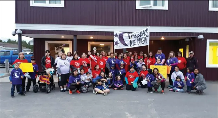  ?? Photo : Courtoisie du Mokami Centre ?? À Happy Valley-Goose Bay, la marche « Take Back the Night » a pris le départ devant le Centre des femmes Mokami.