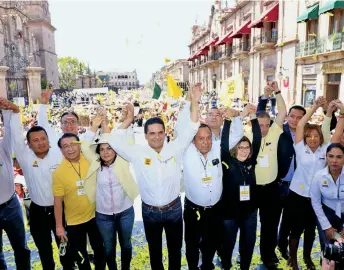  ??  ?? El gobernador de Michoacán, Silvano Aureoles Conejo, dice que el Partido de la Revolución Democrátic­a, con 6 millones de afiliados, es y será siempre el principal partido de izquierda en México.