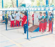  ??  ?? DEPORTISTA­S DE 13 LIGAS de tejo del país participan del torneo nacional de mayores que se disputa en Cúcuta.