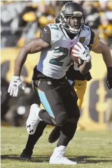  ?? AP PHOTO ?? IN A RUSH: Leonard Fournette runs for a big gain during the Jaguars’ win on Sunday.