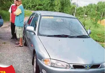  ??  ?? KERETA mangsa yang ditemui semula di tepi jalan di Bukit Bakar, Machang, semalam.