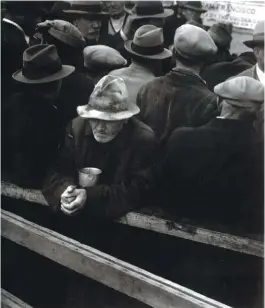  ??  ?? Dorothea Lange (1895-1965), White Angel Bread Line, San Francisco, 1933. © The Dorothea Lange Collection, the Oakland Museum of California. Gift of Paul S. Taylor.