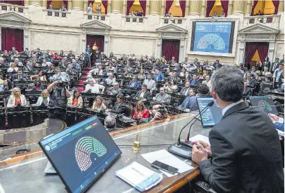  ?? I
Prensa Diputados ?? El oficialism­o en Diputados está pasado de tiempo y apura para obtener la ley antes del Pacto de Mayo.