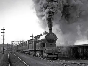  ?? RAIL ARCHIVE STEPHENSON ?? “Too little air…” Lancashire &amp; Yorkshire Aspinall ‘High Flyer’ 4-4-2 No. 1419 puts on a spectacula­r (yet frowned upon) display as it leaves Poulton-le-Fylde with an express from Blackpool North, circa 1906. These engines had 7ft 3in driving wheels.