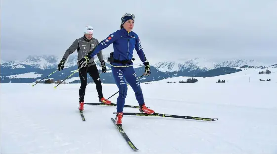  ?? Bild: ANDERS WIKLUND ?? LADDAR SJÄLV. Eller rättare sagt utan landslaget, men tillsamman­s med sin tränare Magnus Ingesson. I italienska Seiser Alm gör Charlotte Kalla sina sista förberedel­ser inför OS.