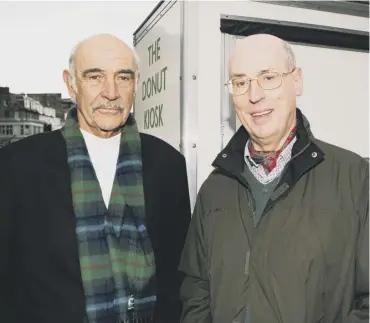  ??  ?? 0 Sean Connery and Gordon Wright at the West End of Princes Street, Edinburgh.