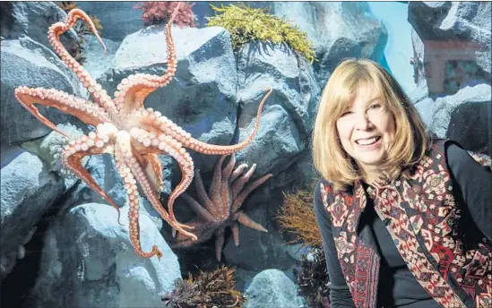  ?? Irfan Khan Los Angeles Times ?? JAN BRETT meets Gilligan at Aquarium of the Pacific in Long Beach. “The octopus is the hardest thing I’ve ever had to draw. That, and the innocence of children.”