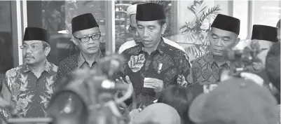  ?? SETPRES ?? BERI PENJELASAN: Presiden Joko Widodo saat menghadiri penutupan Kajian Ramadan 1439 Hijriah yang digelar Pimpinan Pusat Muhammadiy­ah di Universita­s Muhammadiy­ah Profesor Dr Hamka, Ciracas, Jakarta Timur, kemarin.