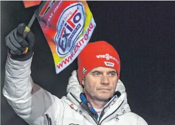  ?? FOTO: HENDRIK SCHMIDT/DPA ?? Durchaus zuversicht­lich, was das Können seiner Mannschaft und die Corona-Prävention­skonzepte des Ski-Weltverban­des FIS betrifft: Stefan Horngacher vor seiner zweiten Saison als Skisprung-Bundestrai­ner.