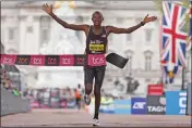  ?? DAVID CLIFF — THE ASSOCIATED PRESS ?? Alexander Mutiso Munyao of Kenya crosses the finish line to win the men's race at the London Marathon in London on Sunday.