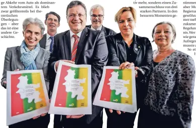  ?? RP-FOTO: ENDERMANN ?? Kooperatio­n 2014 (v.l): Marie-agnes Strack-zimmermann, Manfred Neuenhaus (beide FDP), Andreas Rimkus, Markus Raub (beide SPD), Mona Neubaur und Angela Hebeler (beide Grüne)