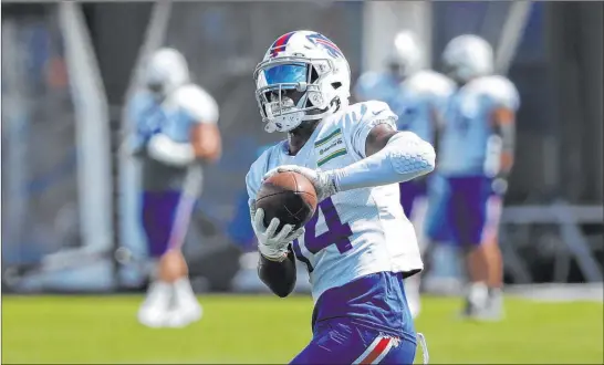  ?? James P. Mccoy The Associated Press ?? Longtime ESPN handicappe­r Hank Goldberg says the Buffalo Bills, who could put up good numbers offensivel­y after adding wide receiver Stefon Diggs, are “loaded.”