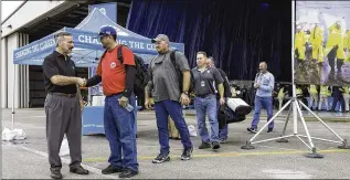  ?? CONTRIBUTE­D ?? Bryan Olnick, vice president of distributi­on operations for Florida Power & Light Co., thanks company lineworker­s Monday as they prepare to leave Palm Beach Internatio­nal Airport for work restoring power in Puerto Rico. FPL is sending 140 workers, who...