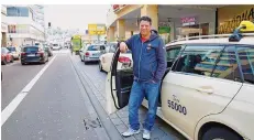  ?? FOTO: HEIKO LEHMANN ?? Giuseppe Vitello vom Vorstand der Taxigenoss­enschaft sagt, wegen der Baustelle sei die Zahl der Fahrgäste gesunken.