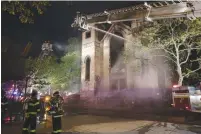  ?? (Joe Penney/Reuters) ?? FIREMEN WORK at the Beth Hamedrash synagogue in New York City on Sunday.