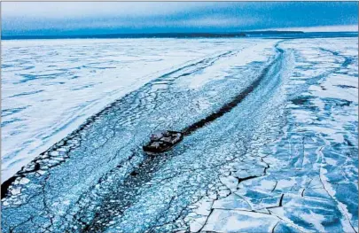  ?? ZBIGNIEW BZDAK/CHICAGO TRIBUNE ?? Capt. Shannon Magers steers a ferry on Jan. 23 though a part of Lake Superior cars can normally drive on this time of year.