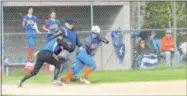  ?? JOHN BREWER - ONEIDA DAILY DISPATCH ?? Camden pitcher Laura VanHoven tags out Oneida’s Brianna Laureti in a rundown between third base and home during Friday’s TVL softball contest.