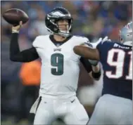  ?? THE ASSOCIATED PRESS ?? Philadelph­ia Eagles quarterbac­k Nick Foles (9) passes under pressure from New England Patriots defensive end Deatrich Wise (91) during the first half of a preseason NFL football game Thursday in Foxborough, Mass.