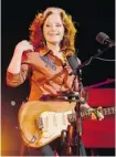  ?? JAMES PARK/OTTAWA CITIZEN ?? American blues singer-songwriter Bonnie Raitt turned the NAC’s packed Southam Hall into a rocking club on Friday night.