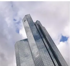  ?? FOTO: ARNE DEDERT/DPA ?? Die Deutsche Bank, hier die Zentrale in Frankfurt am Main, kann für die Monate Juli bis September einen Gewinn vorweisen.