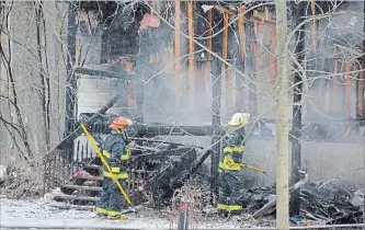  ?? SHERRI REED SPECIAL TO THE EXAMINER ?? Nobody was hurt but a house was destroyed Sunday in a fire on Mississaug­a St. on Curve Lake First Nation.