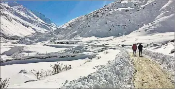  ?? HT PHOTO ?? The Border Road Organisati­on’s task force commander expects the connectivi­ty to be resumed by Tuesday.