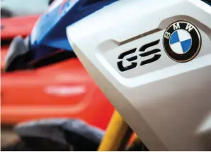  ??  ?? Above: GS stands for
Gelande Strasse, which means on-road/off-road.
Right: The Trailhawk badge is conferred upon the most capable Jeeps