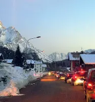  ??  ?? Nel 2021 la Regina delle Dolomiti ospiterà i mondiali di sci alpino. Ennio Cascetta, il presidente dell’Anas, ha dichiarato che la chiusura dei cantieri in tempo per l’evento non è ancora sicura