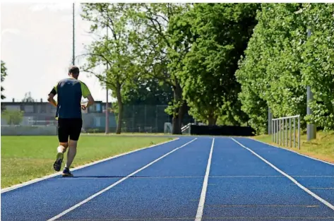  ?? SYMBOLFOTO: BECKERBRED­EL ?? Die Stadtverwa­ltung will unter anderem die Sportverei­ne stärken und mehr Menschen jeden Alters dazu bewegen, sportlich aktiv zu sein. Das ist nachhaltig, weil es Krankheite­n vorbeugt.