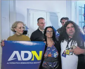  ?? EFE ?? Lisboa. Miembros del partido Alternativ­a Democrátic­a Nacional (ADN).
