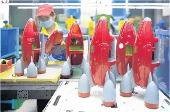  ?? XUE YUGE/XINHUA ?? A worker makes toys at a factory in China. The United States and other countries want companies to rely less on China.