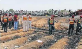  ?? AP ?? Rescue workers at the site of the explosion at a highway near Bahawalpur in Pakistan.