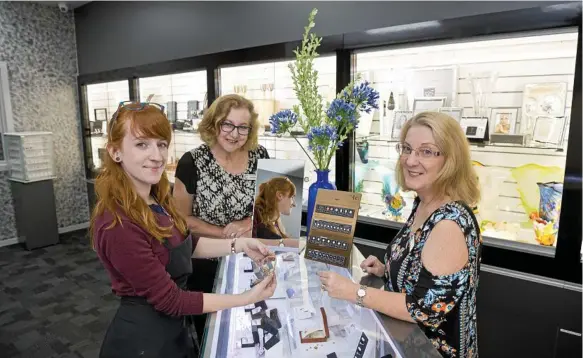  ?? Photo: Kevin Farmer ?? JEWELL CITEZENSHI­P: Preparing for the closing downs sales of Central Jewellers are (from left) Janessa Lawson, co-owner Brenda Andrews and Sam Orton.