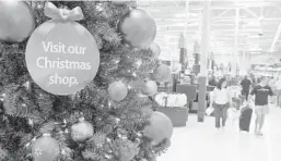  ?? RICARDO RAMIREZ BUXEDA/ORLANDO SENTINEL ?? Big box retailers Best Buy, Target and Walmart are all offering free same-day shipping and special early deals to entice holiday shoppers to start spending now.