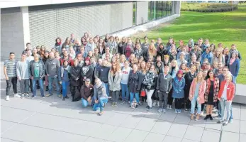  ?? FOTO: ZFP ?? 115 junge Menschen haben beim ZfP Südwürttem­berg ihre Ausbildung begonnen.