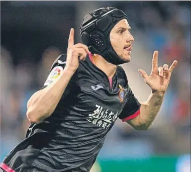  ?? SALVADOR SAS / EFE ?? Piatti celebrando el segundo gol del Espanyol en el partido de ayer en Vigo