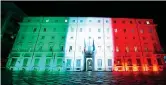  ??  ?? Tricolore Palazzo Chigi illuminato durante l’emergenza