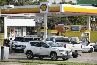  ?? RALPH BARRERA / AMERICAN-STATESMAN ?? A Shell station on North Lamar Boulevard is jammed as people wait for a free pump last Friday. Gasoline supplies are becoming more accessible as Gulf Coast refineries and pipelines slowly come back on line after being closed since Harvey made landfall.