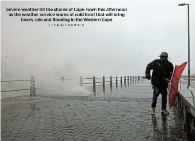  ??  ?? Severe weather hit the shores of Cape Town this afternoon as the weather service warns of cold front that will bring heavy rain and flooding in the Western Cape / ESA ALEXANDER