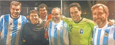  ??  ?? DUPLA. Marcos Peña y Rogelio Frigerio son dos de los más futboleros del gabinete de Cambiemos.