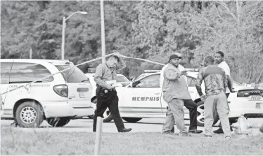  ?? THE COMMERCIAL APPEAL ?? Memphis police investigat­e a crime scene in front of Fire Station 49 at 4351 New Allen Road, where a man died after a shooting.