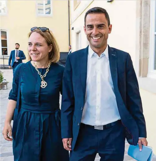  ?? Foto: Christophe Olinger ?? Minister für interkultu­relles Zusammenle­ben statt Integratio­nsminister – das ehemalige Ressort von Corinne Cahen (l.) heißt unter dem heutigen Minister Max Hahn (beide DP) anders.