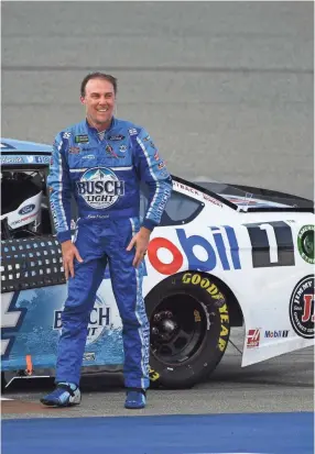  ?? MIKE DINOVO-USA TODAY SPORTS ?? NASCAR Cup Series driver Kevin Harvick is in a race to the championsh­ip against Kyle Busch, Martin Truex Jr. and 13 other drivers.