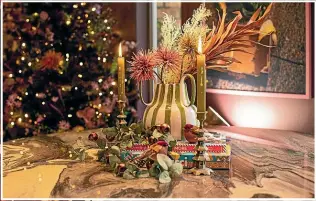  ?? ?? This table setting features red robins and leafy bowers found at Freedom.