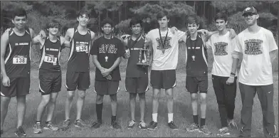  ?? Contribute­d photo ?? Championsh­ip performanc­e: El Dorado's senior varsity boys won first place Saturday in the Moro Bay Invitation­al Cross Country Meet.