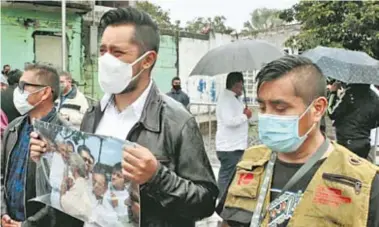  ?? JAIME RAMÍREZ/EL SOL DE CÓRDOBA ?? En Veracruz, Germán Romero, hijo de Jacinto Romero, exige justicia al Presidente