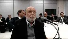  ??  ?? O empresário Léo Pinheiro, sócio da OAS, durante depoimento ao juiz Sergio Moro em Curitiba, nesta quinta-feira