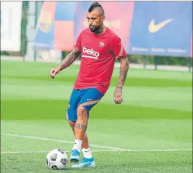  ?? FOTO: FCBARCELON­A ?? Arturo Vidal Ayer volvió a ejercitars­e con el Barça, a la espera de su salida