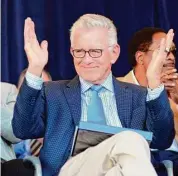  ?? Heather Ainsworth/Associated Press ?? Tim McCarver greets the crowd before accepting the Ford C. Frick Award for excellence in baseball broadcasti­ng as part of the 2012 Baseball Hall of Fame Induction ceremonies. McCarver died on Thursday at the age of 81.